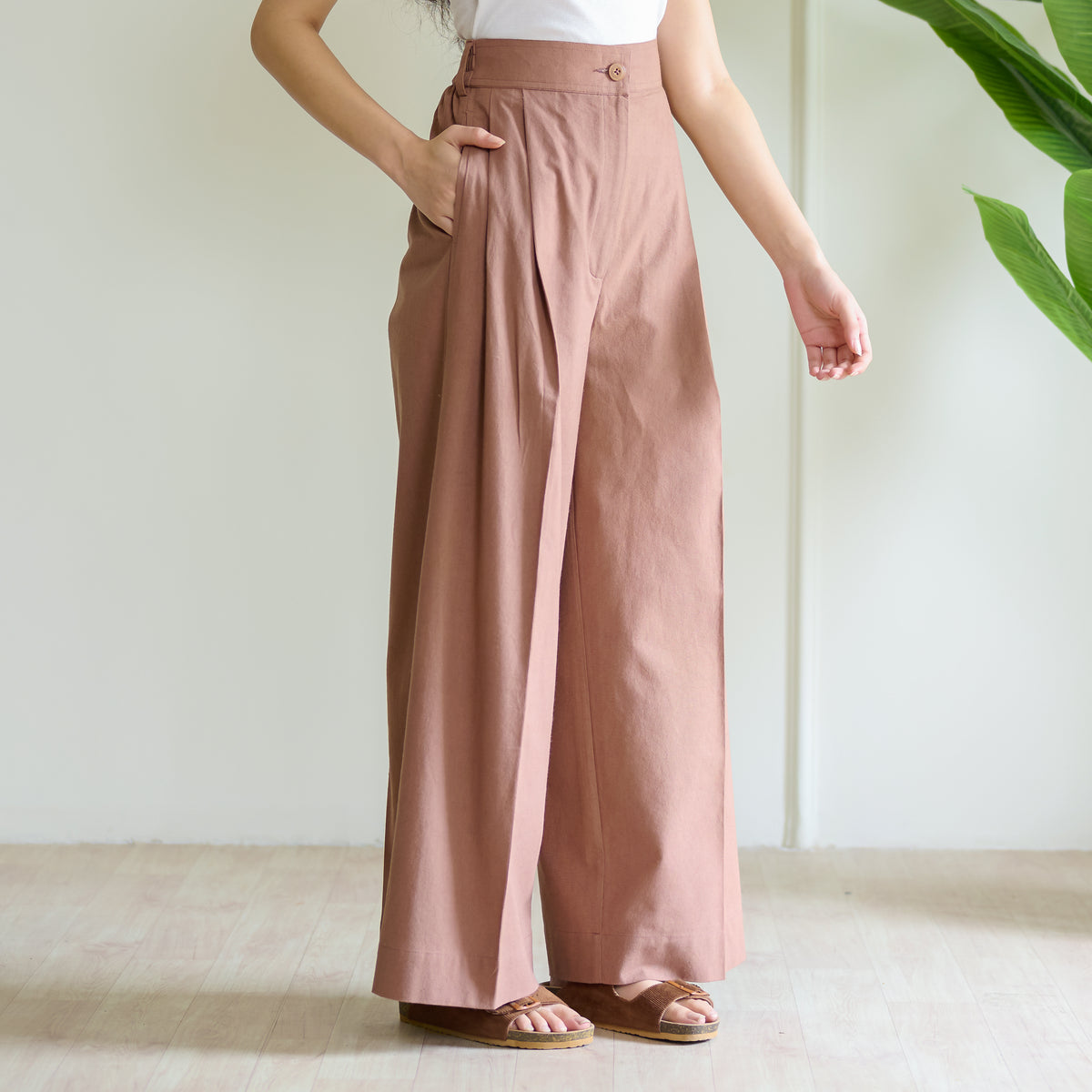 High Waist Pleated Cotton Trousers - Camel Brown