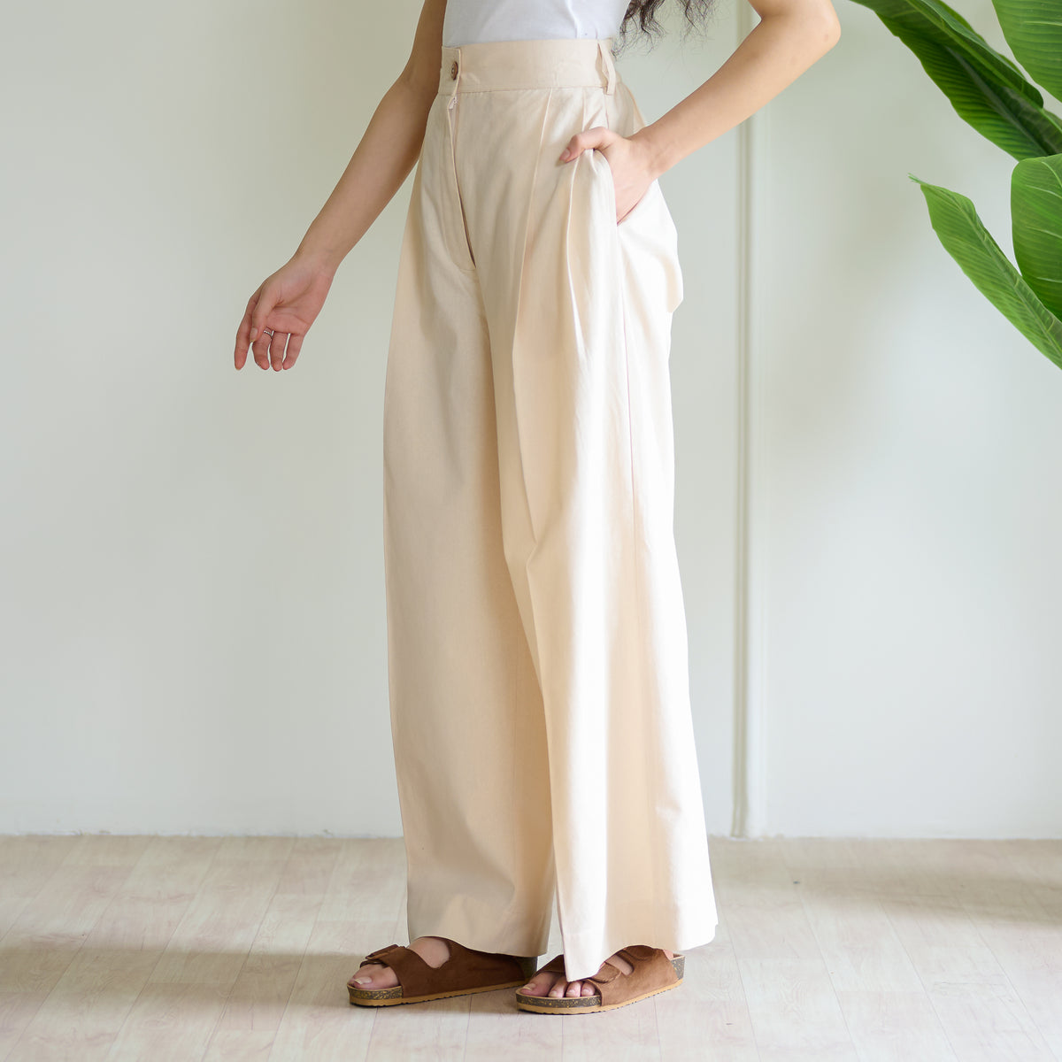 High Waist Pleated Cotton Trousers - Off White