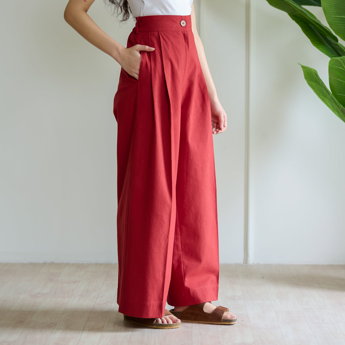 High Waist Pleated Cotton Trousers - Red