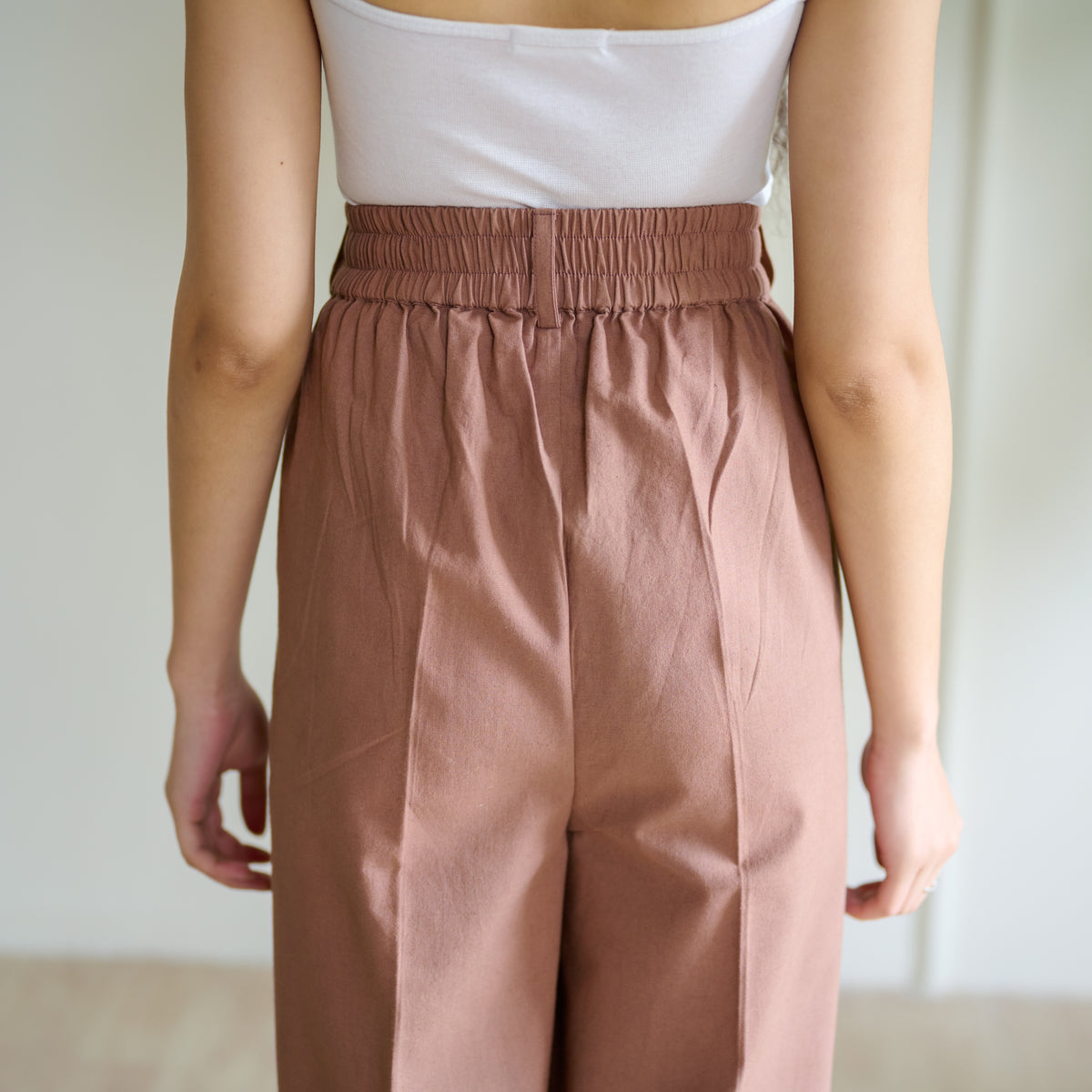 High Waist Pleated Cotton Trousers - Camel Brown