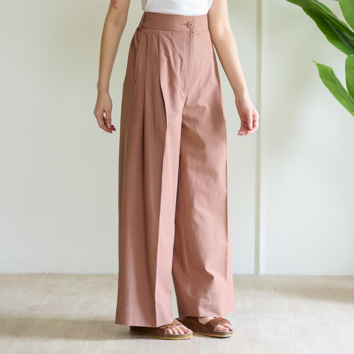 High Waist Pleated Cotton Trousers - Camel Brown