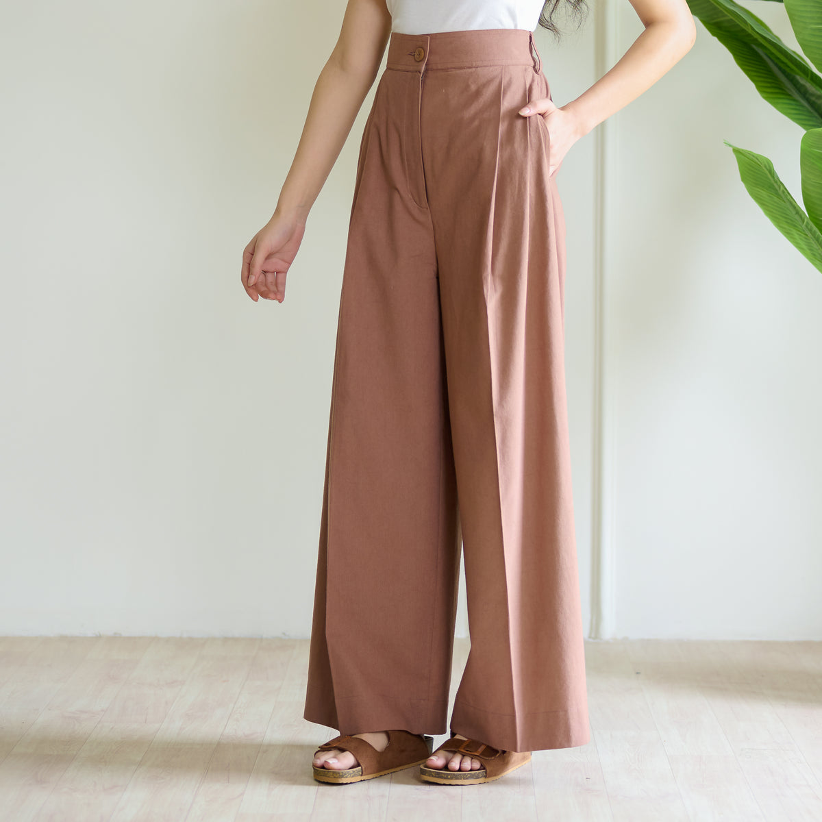 High Waist Pleated Cotton Trousers - Camel Brown