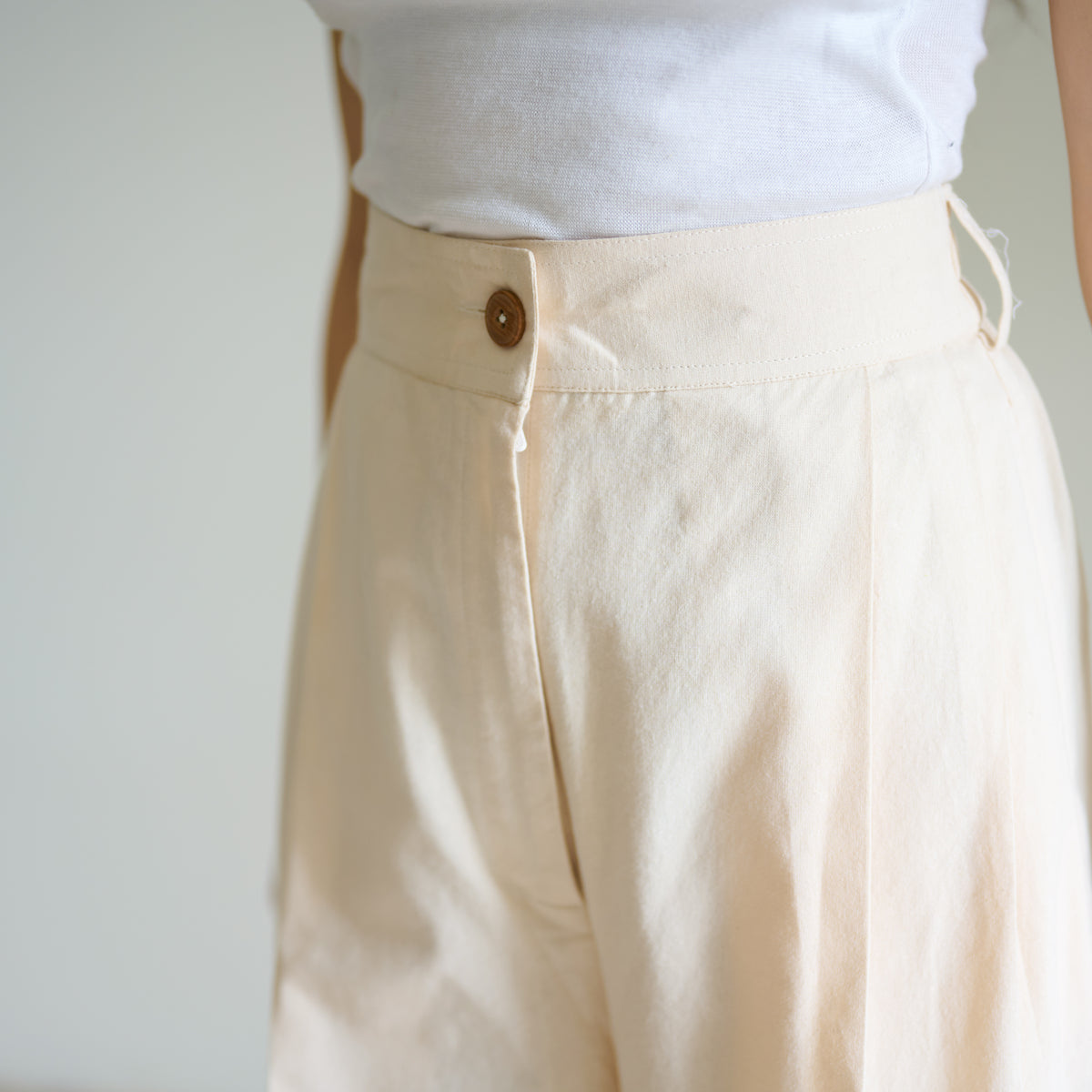 High Waist Pleated Cotton Trousers - Off White