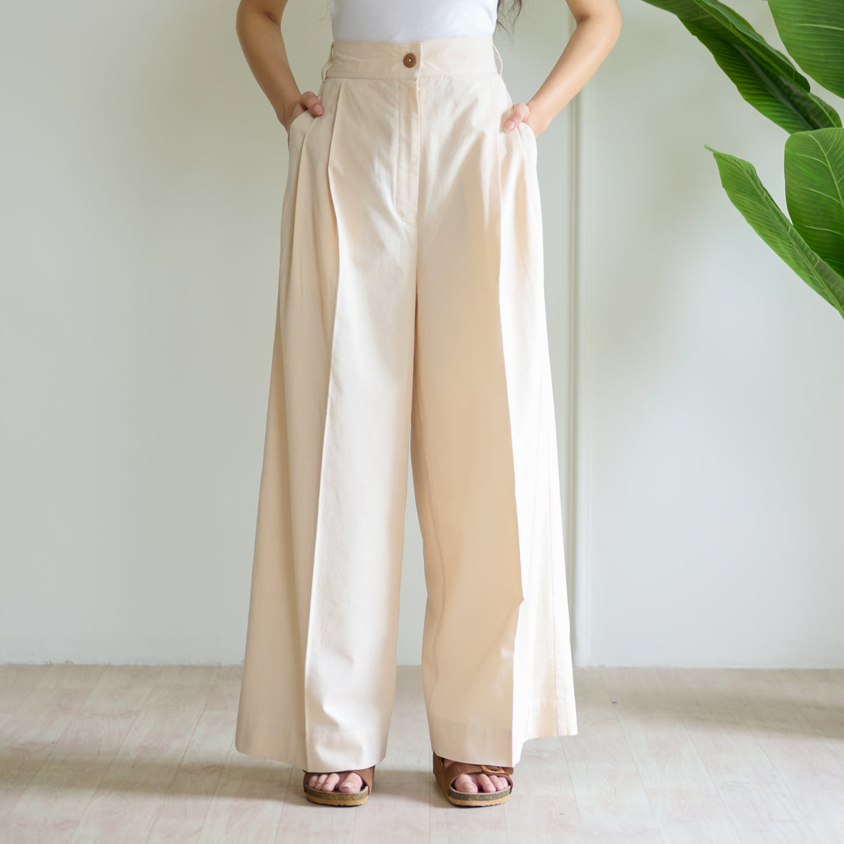High Waist Pleated Cotton Trousers - Off White