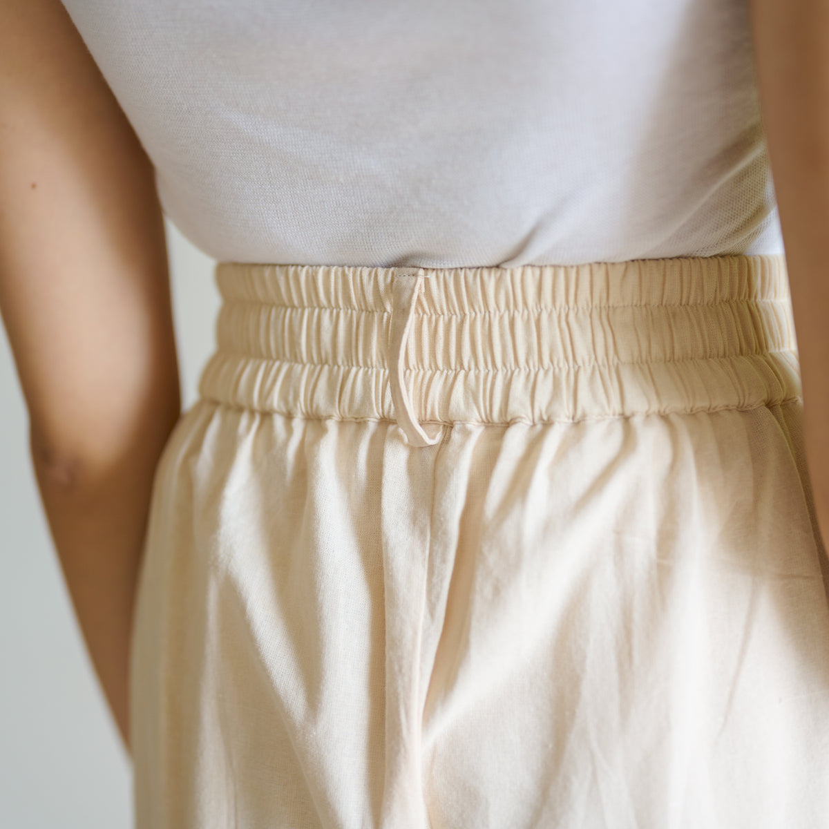 High Waist Pleated Cotton Trousers - Off White