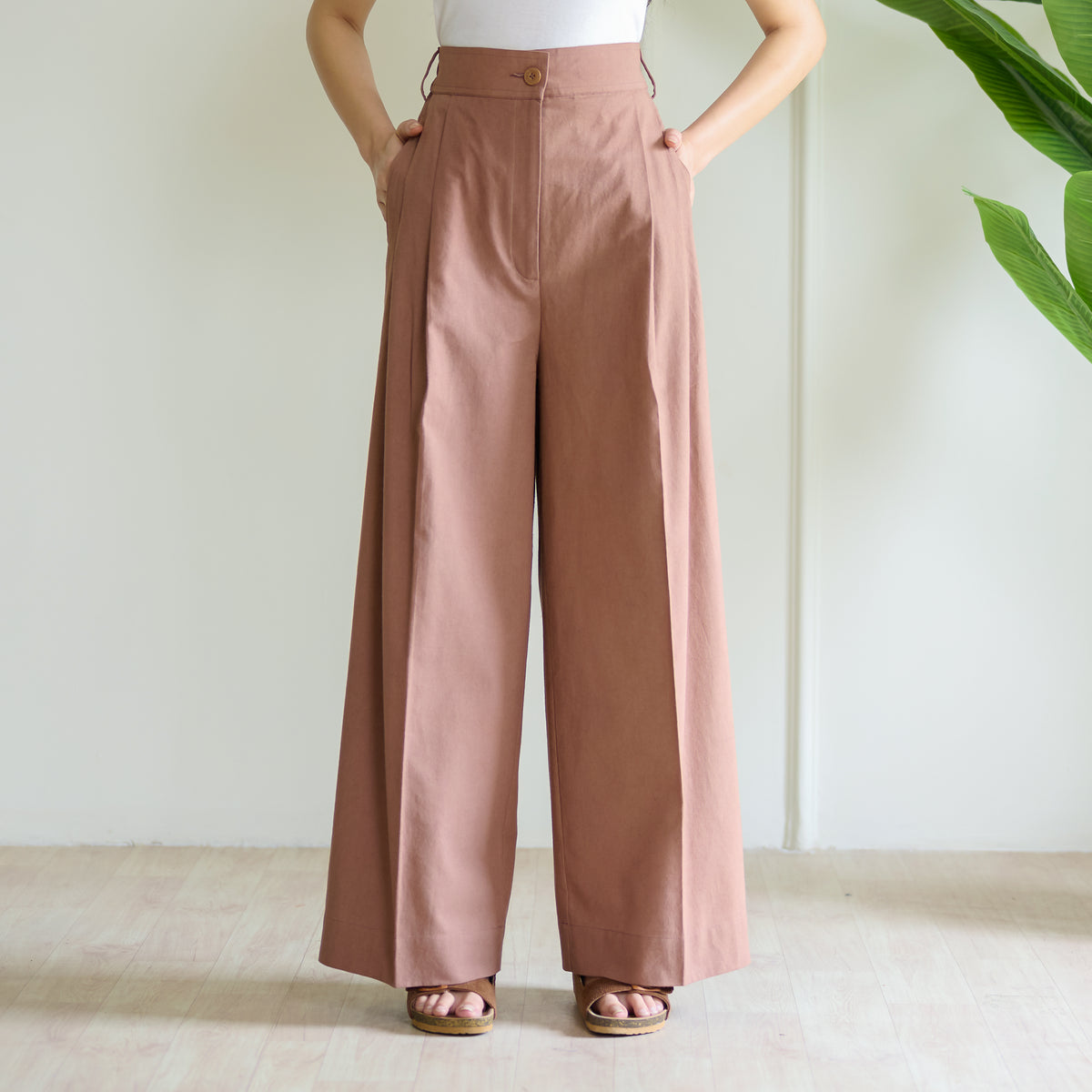 High Waist Pleated Cotton Trousers - Camel Brown