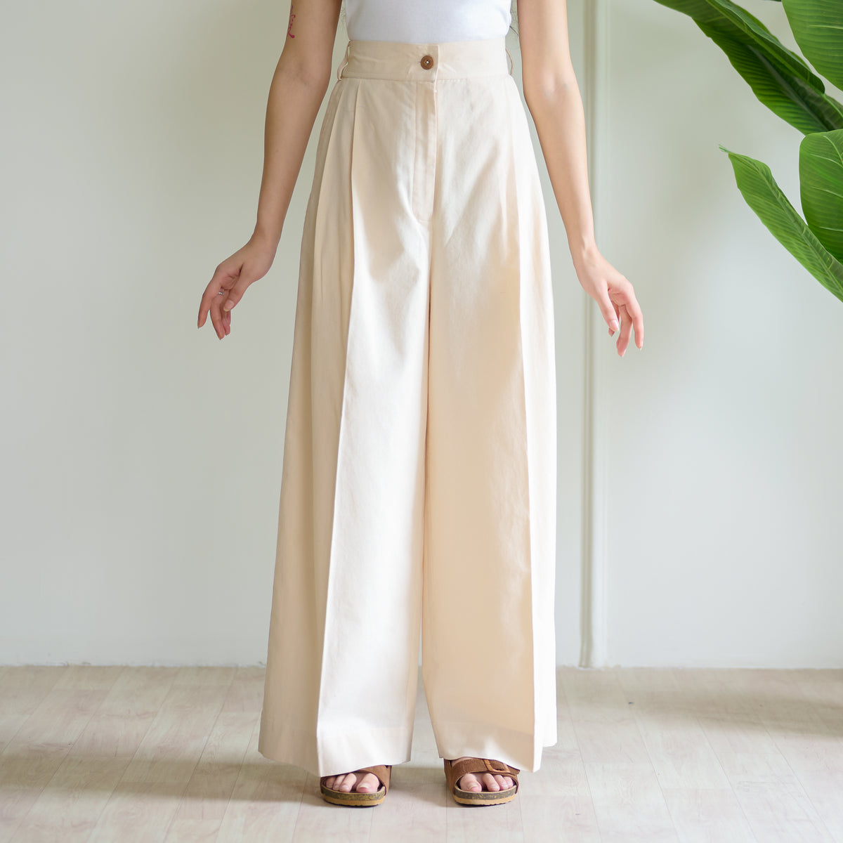 High Waist Pleated Cotton Trousers - Off White
