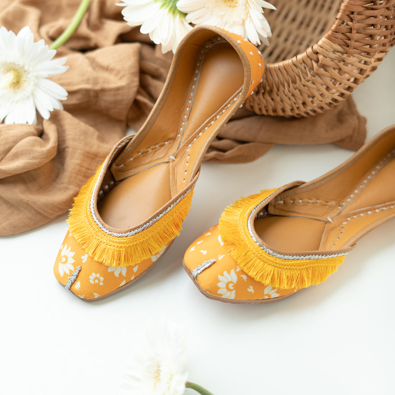 Yellow French Laced Printed Jutti