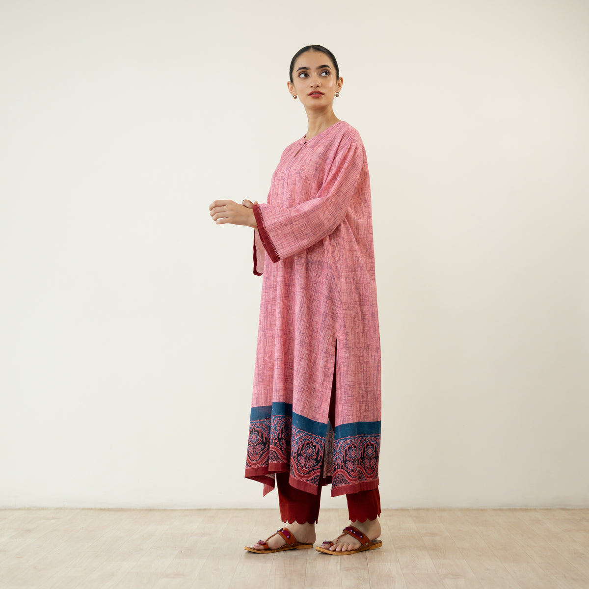 Highlighted Lace Neck Detail Slub Cotton Kurta - Dusty Pink