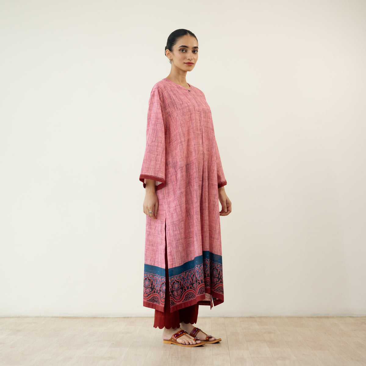 Highlighted Lace Neck Detail Slub Cotton Kurta - Dusty Pink