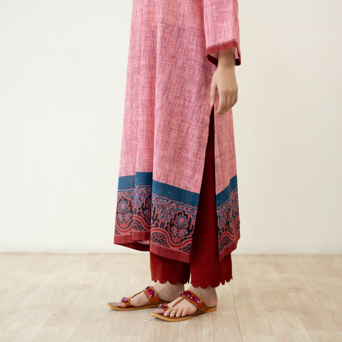 Highlighted Lace Neck Detail Slub Cotton Kurta - Dusty Pink