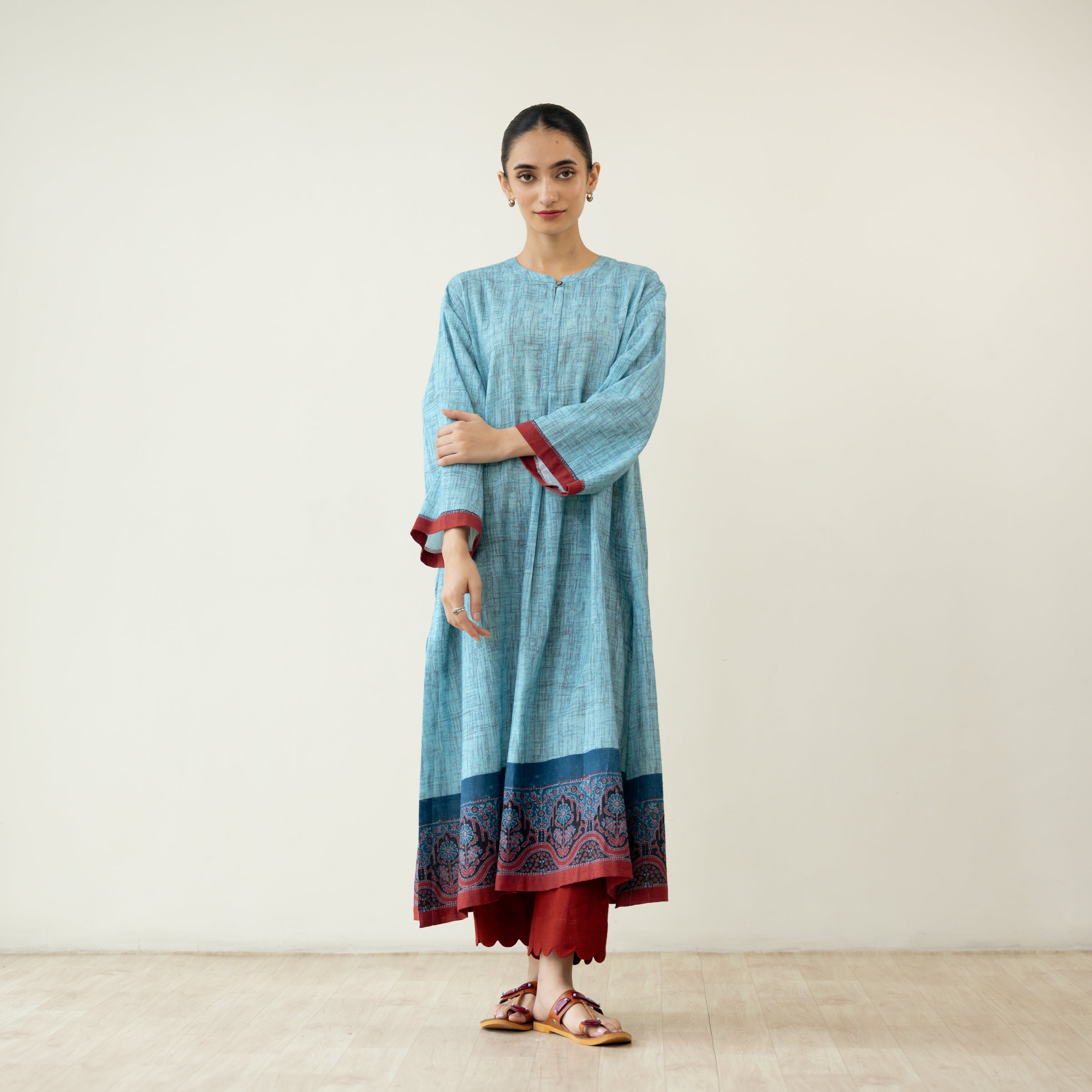 Highlighted Lace Neck Detail Slub Cotton Kurta - Dusty Blue