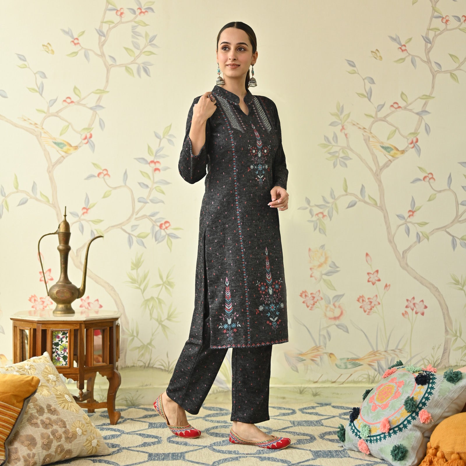 Black Embroidered Ethnic kurta