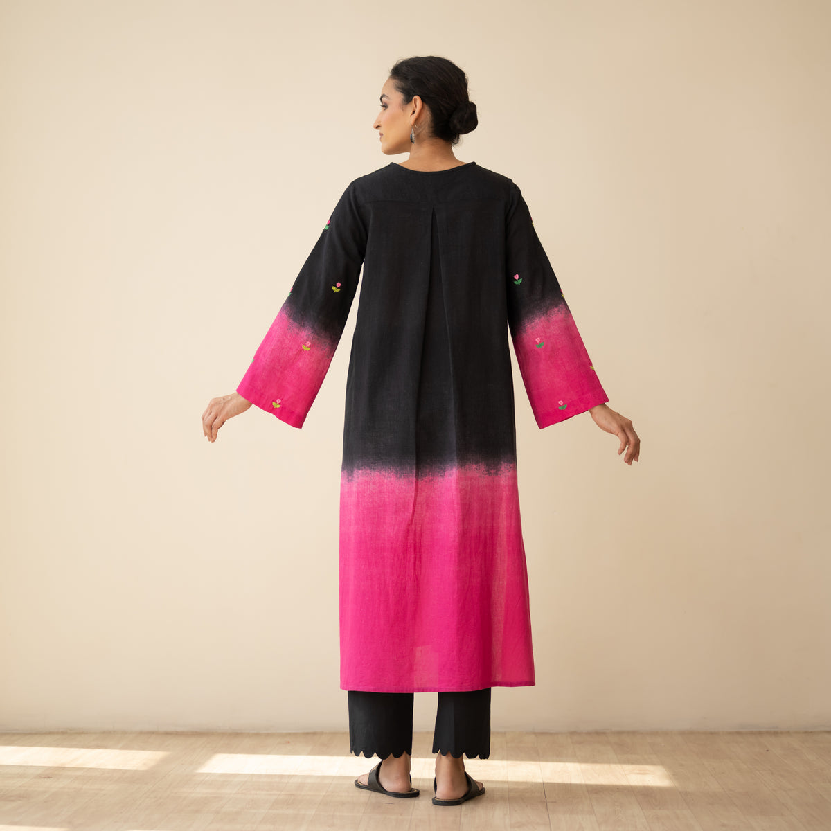 Cassata Embroidered Linen Cotton Kurta - Black & Magenta