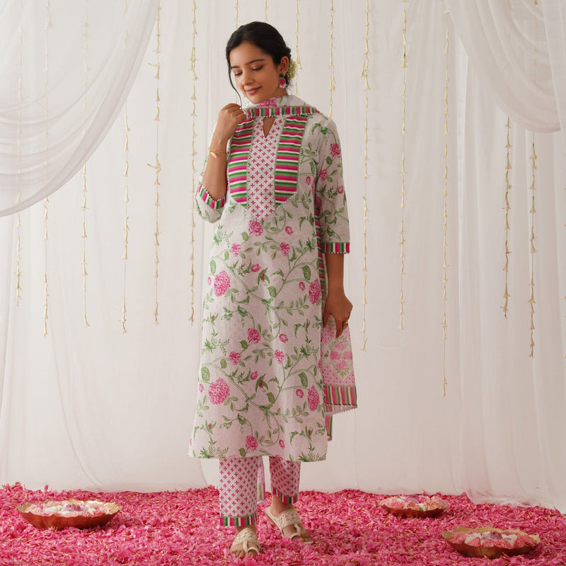 Off White Floral Printed Kurta Pant Set with Gota Detailing & Dupatta