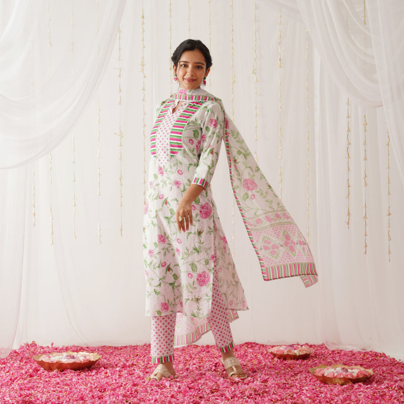 Off White Floral Printed Kurta Pant Set with Gota Detailing & Dupatta