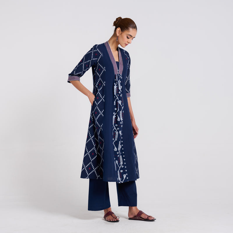 Blue Jamdani Kurta Pant Set with Embroidery Detail