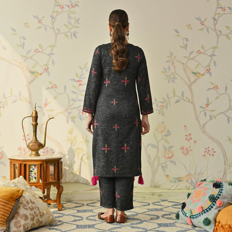 Black Embroidered & Phulkari Printed Woollen Kurta