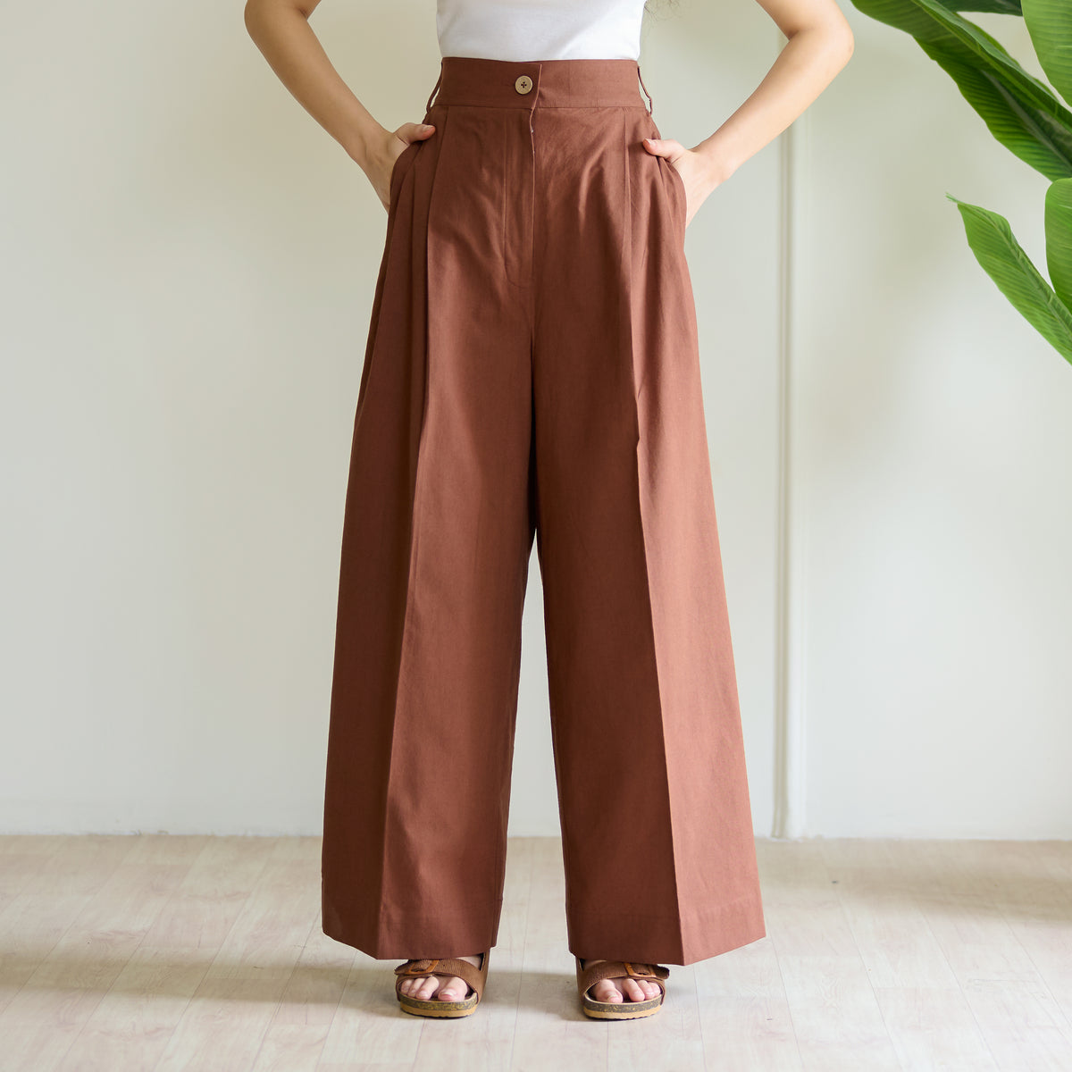 High Waist Pleated Cotton Trousers - Choco Brown