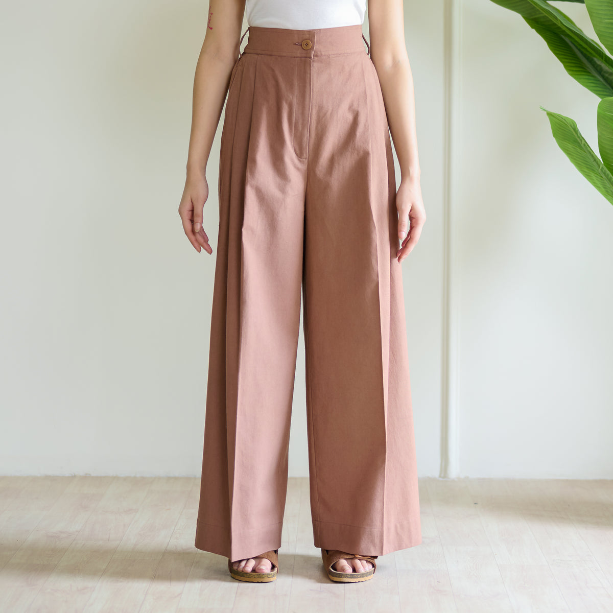 High Waist Pleated Cotton Trousers - Camel Brown