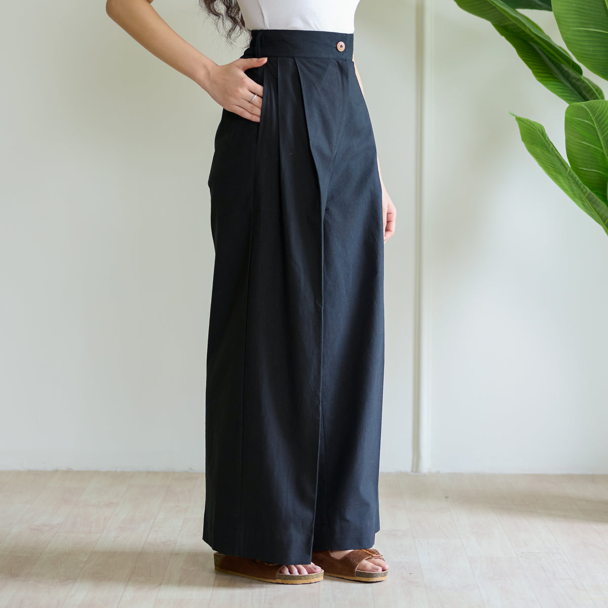 High Waist Pleated Cotton Trousers - Black
