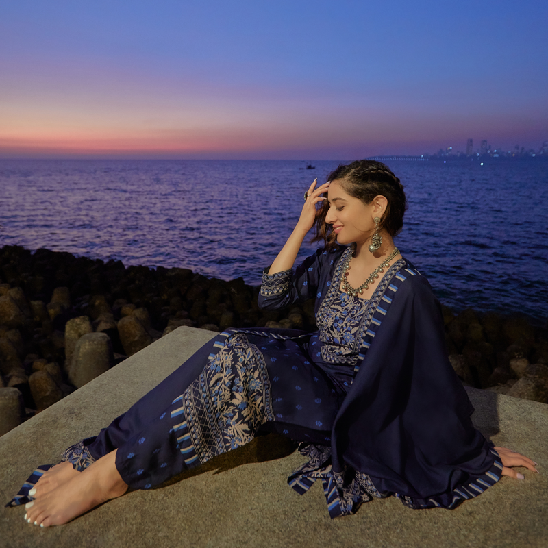 Deep Blue Floral & Buta Kurta Pant Dupatta Set with Border Details