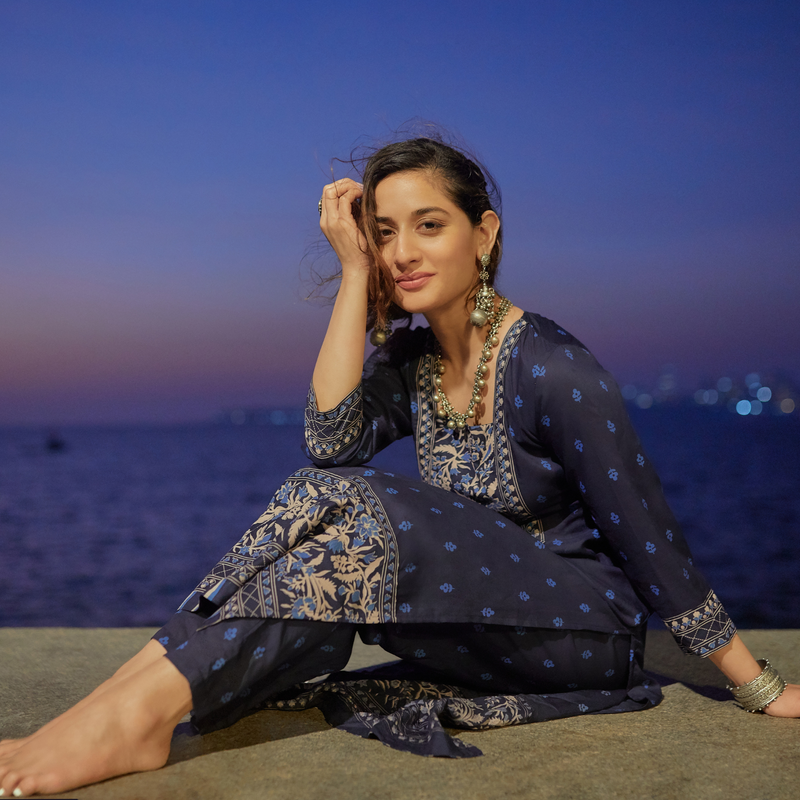 Deep Blue Floral & Buta Kurta Pant Dupatta Set with Border Details