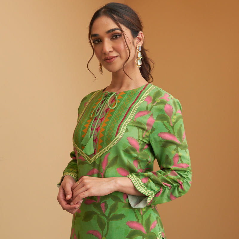 Parrot Green Leaf Printed Kurta Pant Set with Gathered Sleeves