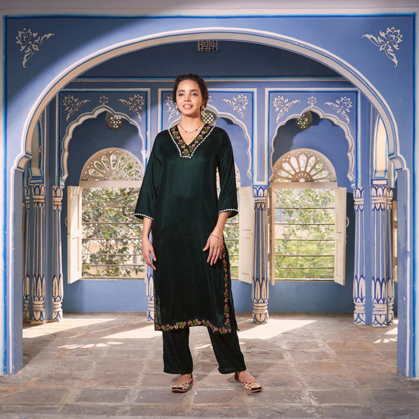 Emerald Green Velvet Floral V Neck Embroidered Kurta