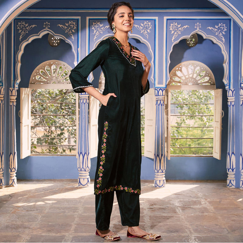 Emerald Green Velvet Floral V Neck Embroidered Kurta