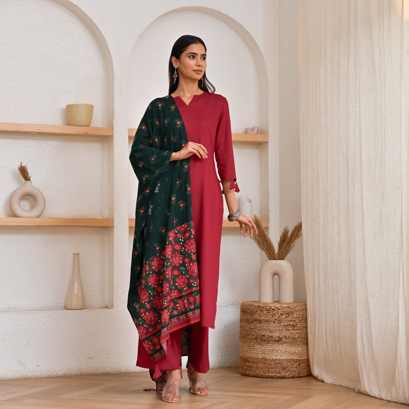 Maroon Kurta Pant Set with Black Floral Dupatta